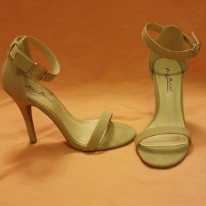 Anne Michelle Nude Heels